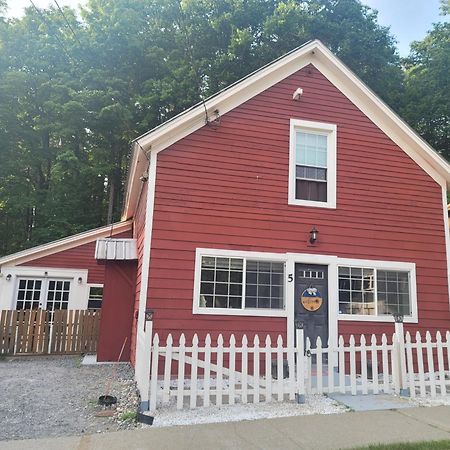 The Cozy Red Cottage Lake Luzerne Exterior photo