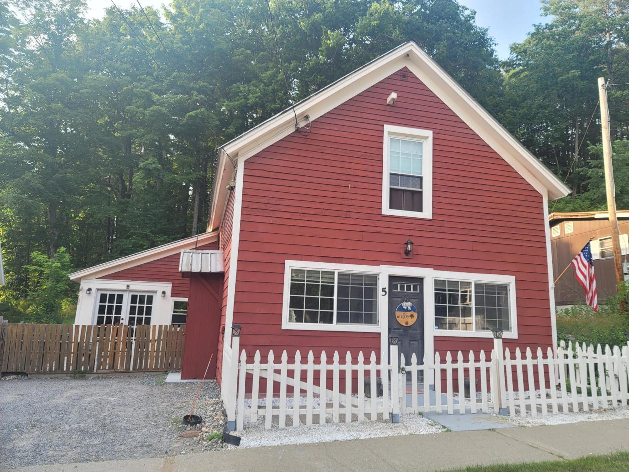 The Cozy Red Cottage Lake Luzerne Exterior photo