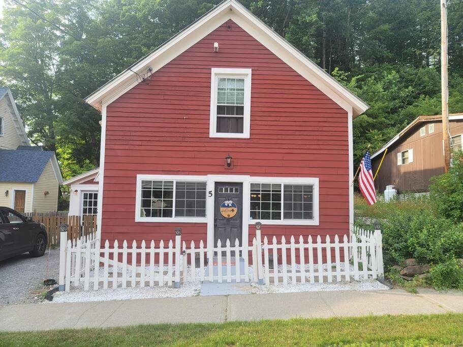 The Cozy Red Cottage Lake Luzerne Exterior photo